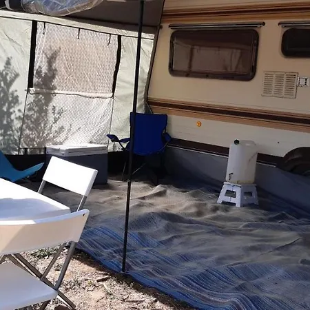 Caravane Mas Des Chenes Campsite *